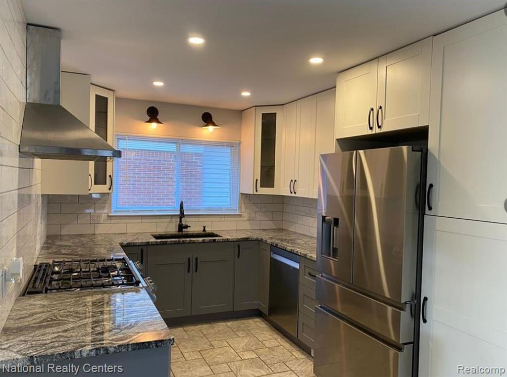 709 N EDISON Avenue, Royal Oak, MI 48067 — Photo 13