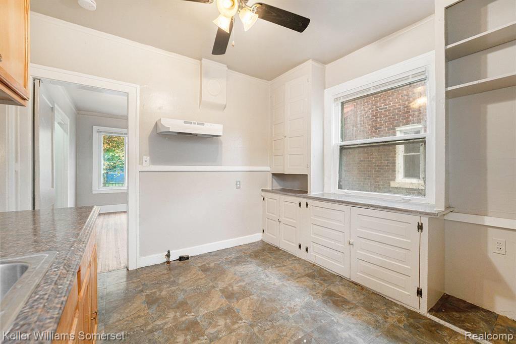 568 CHALMERS Street, Detroit, MI 48215 — Photo 6