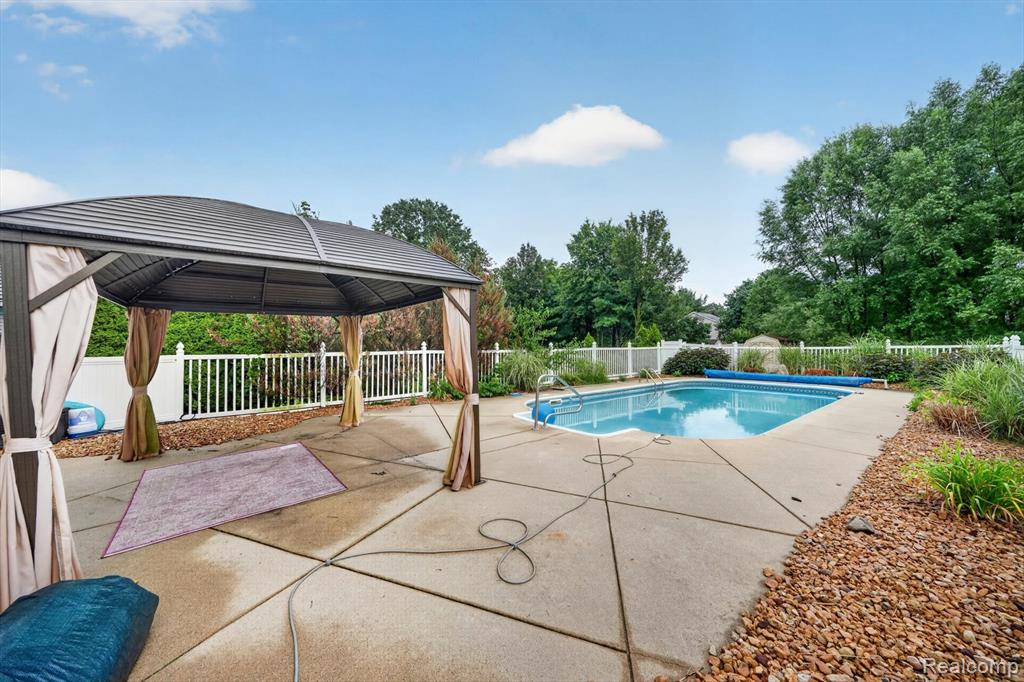 9664 Alger Drive, Brighton, MI 48114 — Photo 10