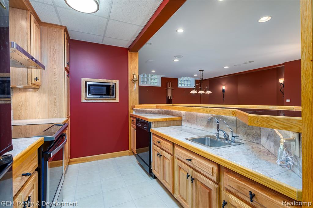 9054 Green Hickory Lane, Fenton, MI 48430 — Photo 47