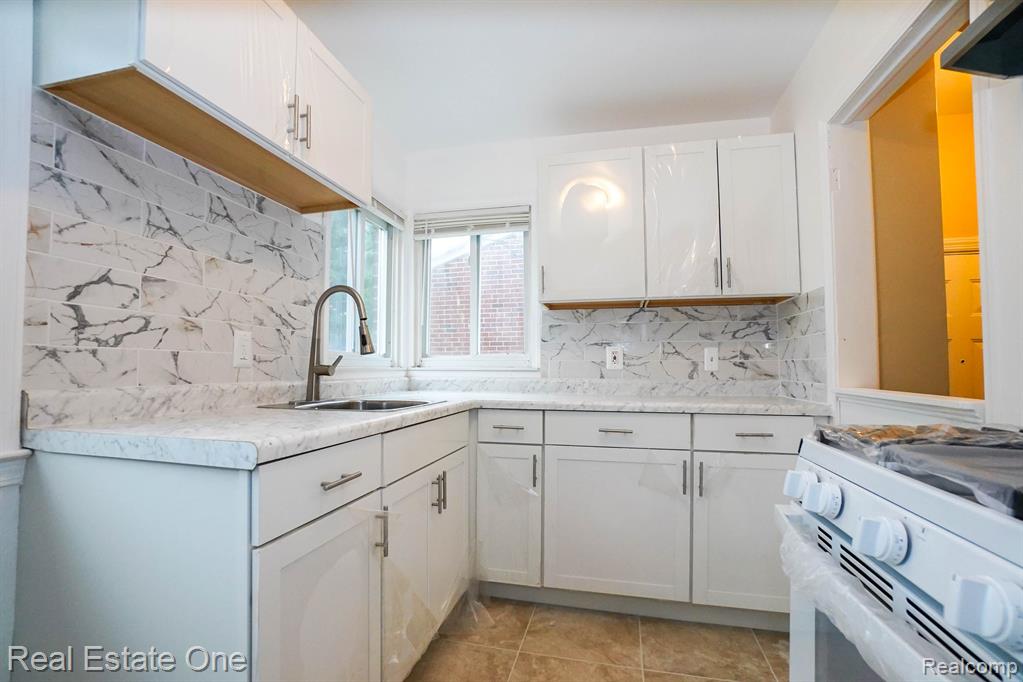 604 KINGSBURY Avenue, Dearborn, MI 48128 — Photo 8