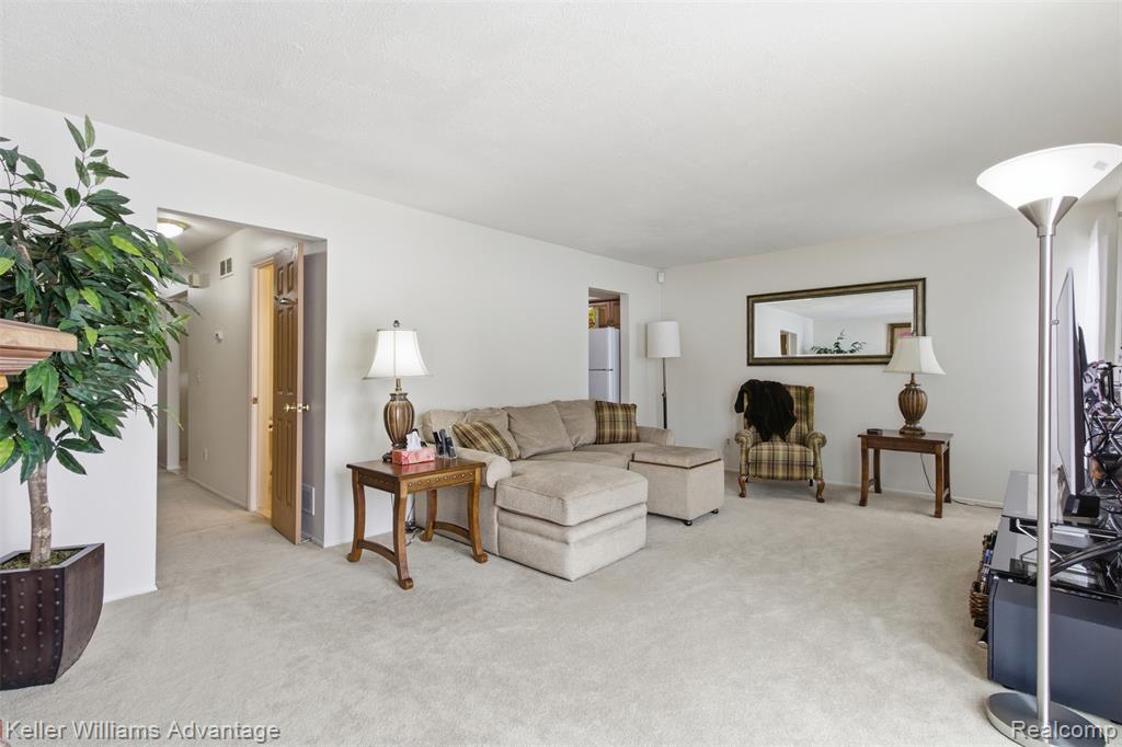 3164 Woods Circle, Detroit, MI 48207 — Photo 11