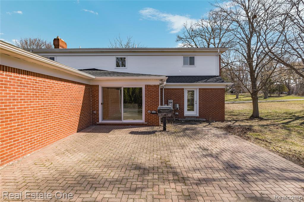 5742 Springwater Lane, West Bloomfield, MI — Photo 47