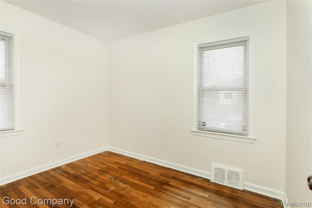 20747 Caledonia Avenue, Hazel Park, MI 48030 — Photo 14