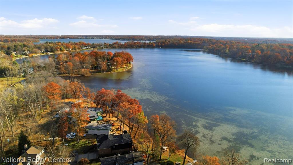 5595 Birdview Heights, Orchard Lake Village, MI 48324 — Photo 26