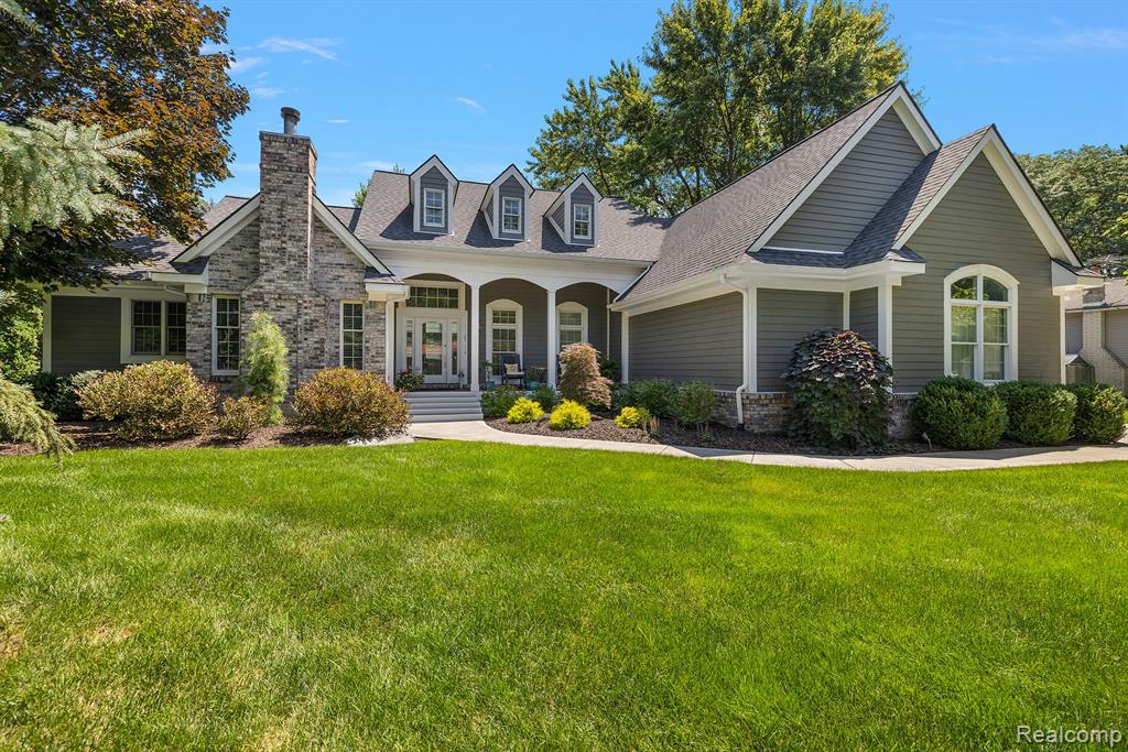733 LONGFORD Drive, Rochester Hills, MI 48309 — Photo 2