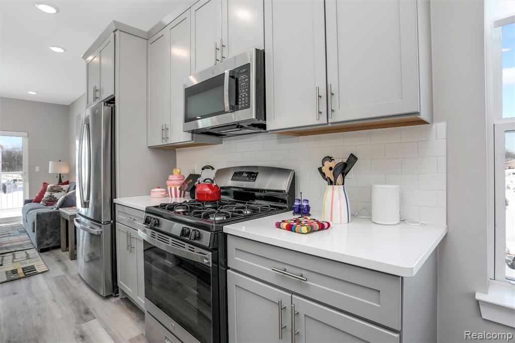 822 Huntley Lane, Troy, MI 48085 — Photo 12