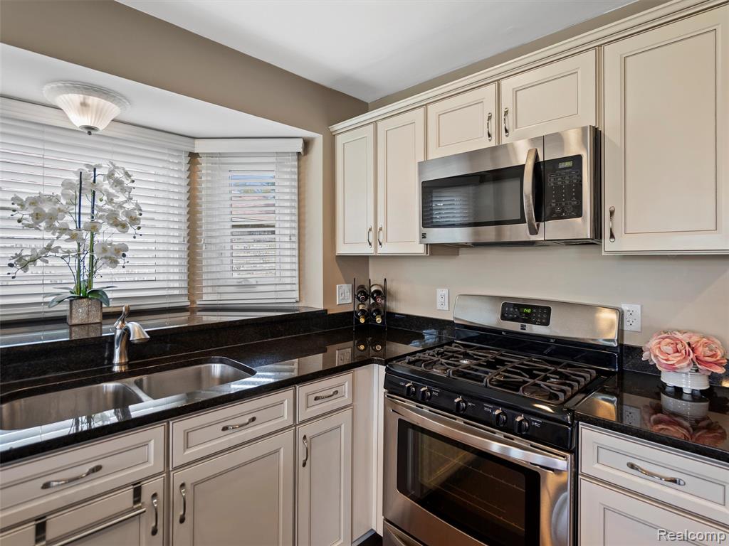 53673 Cranston Drive, Macomb, MI 48042 — Photo 15