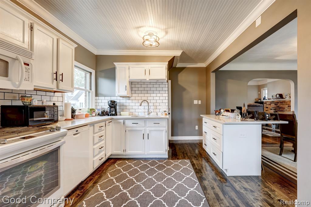 714 W HAZELHURST Street, Ferndale, MI 48220 — Photo 13
