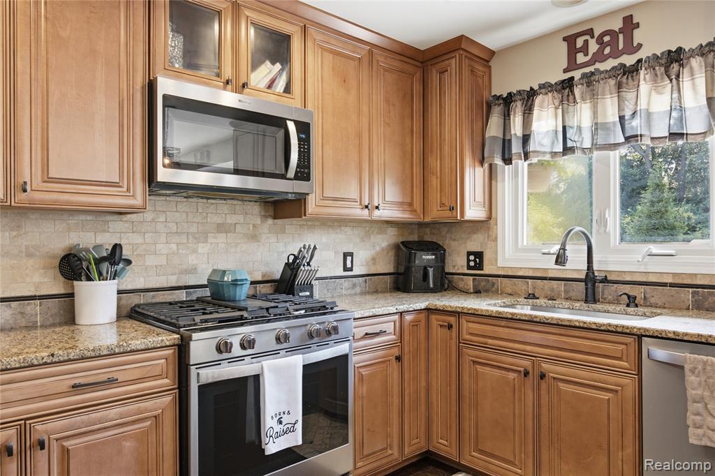 1817 Deer View Court, Howell, MI 48843 — Photo 29
