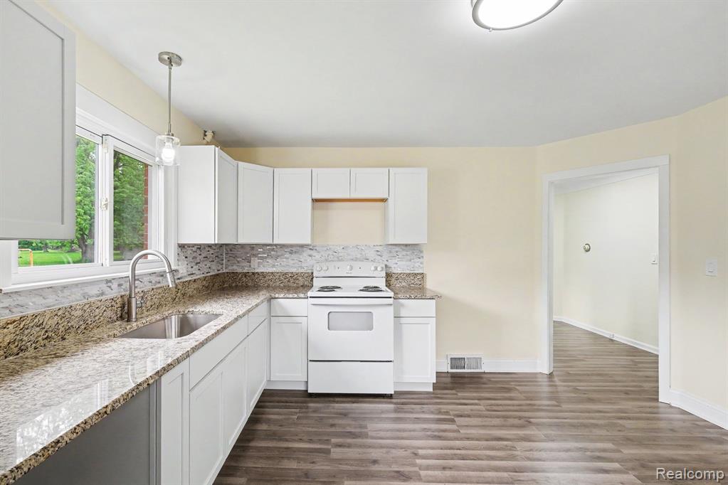 1093 W Maple Avenue, Burton, MI 48507 — Photo 5
