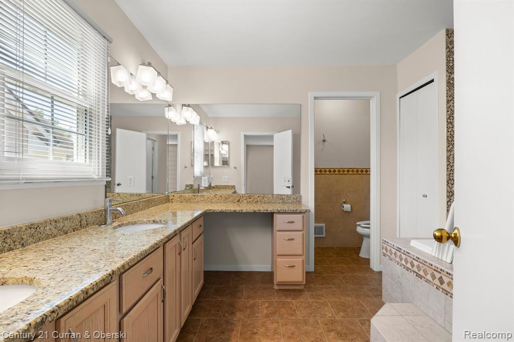 41665 CHARLESTON Lane, Novi, MI 48377 — Photo 33