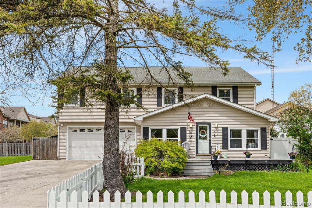 415 Leon Road, Walled Lake, MI 48390 — front exterior