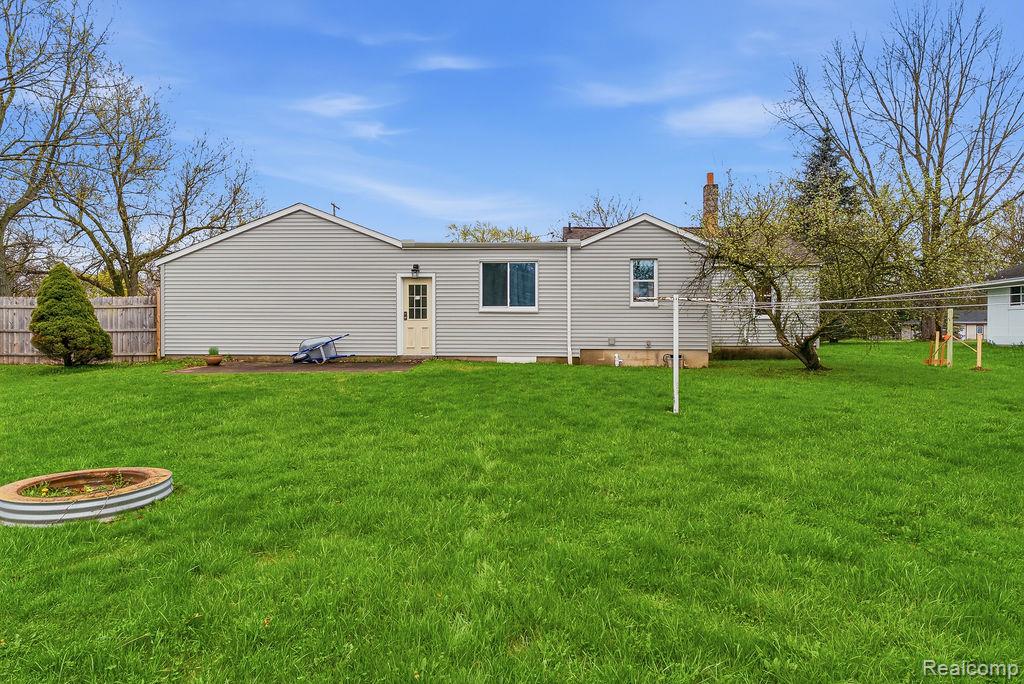 5101 Kendall Drive, Burton, MI 48509 — Photo 34