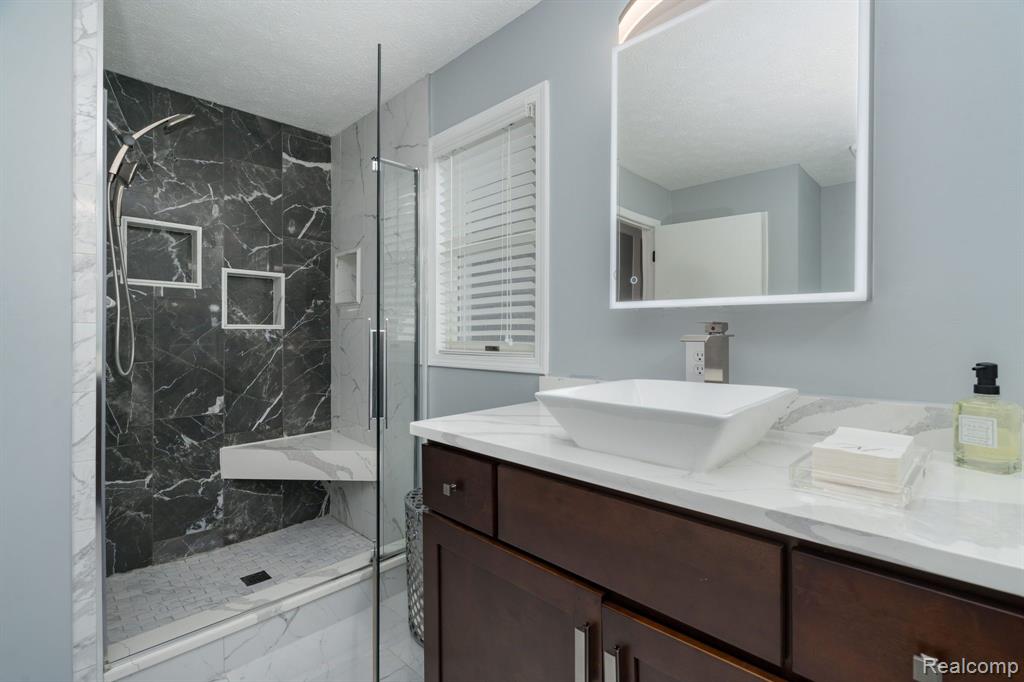 8213 EMERALD Lane W, Westland, MI — Photo 20