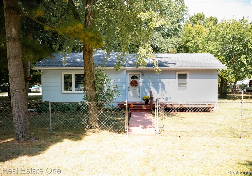 88 Longfellow Road, Whitmore Lake, MI 48189 — front exterior