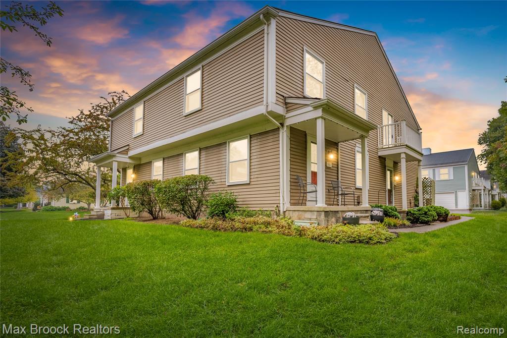 387 Neptune Drive, Walled Lake, MI 48390