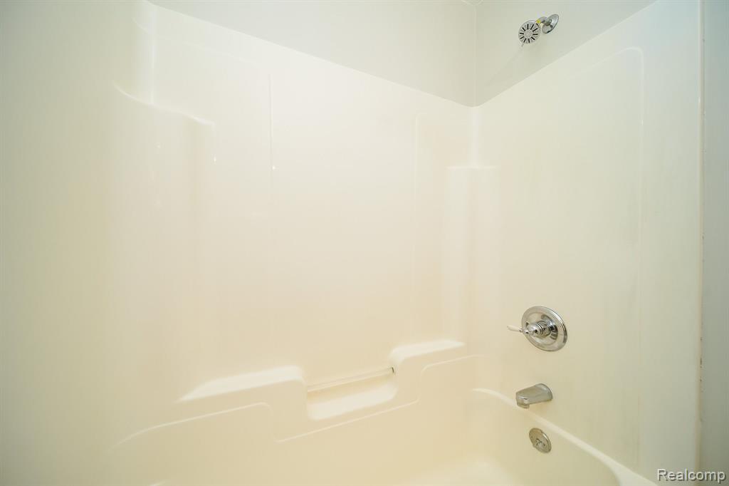 598 COVINGTON Street, South Lyon, MI 48178 — Photo 39