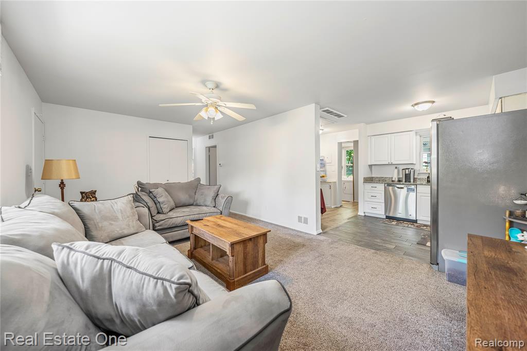 7241 Richardson Road, West Bloomfield, MI 48323 — Photo 5