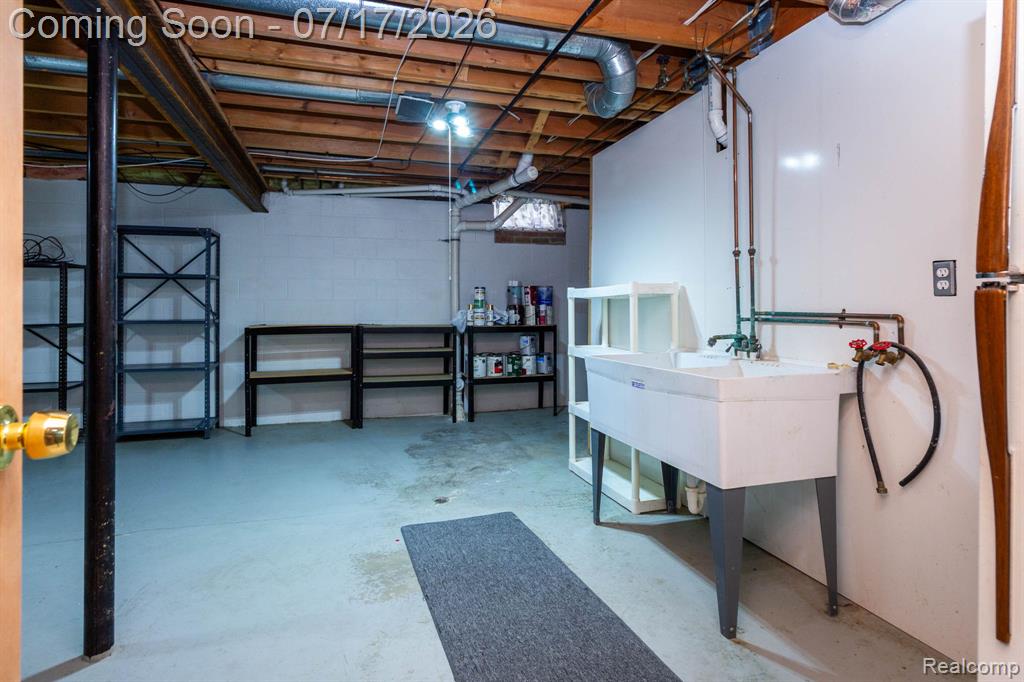 590 Saint John Street, Wyandotte, MI 48192 — Photo 28