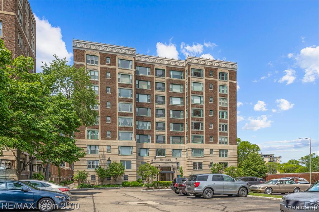 8120 E Jefferson Avenue - Photo 2