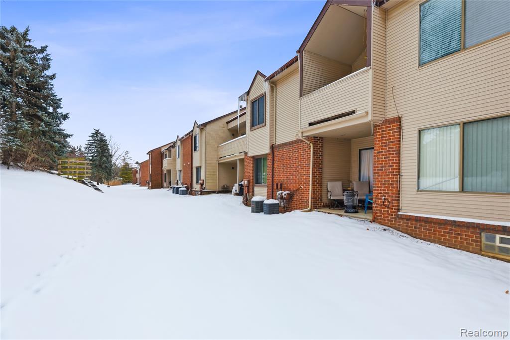 6700 Ridgefield Circle, 201, West Bloomfield, MI — Photo 23