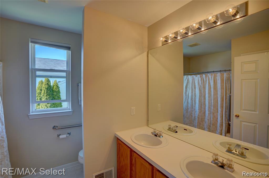 5100 Meadow Crest Circle, Holly, MI 48442 — Photo 21