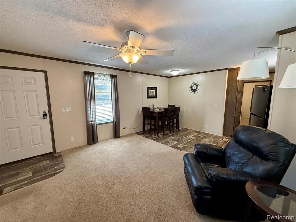 186 Oak Ave, Highland, MI — Photo 4