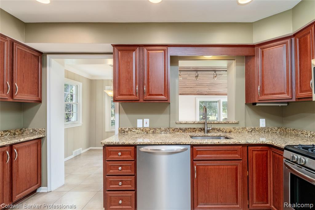 499 Sunningdale Drive, Grosse Pointe Woods, MI 48236 — Photo 21