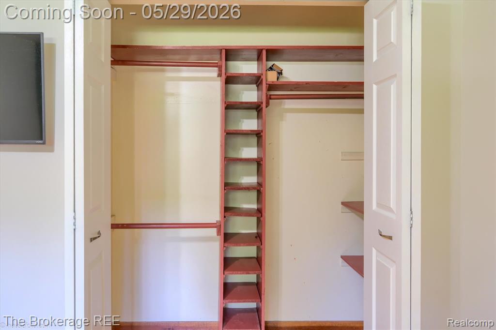6933 Hubbard Hills Drive, Clarkston, MI 48348 — Photo 24