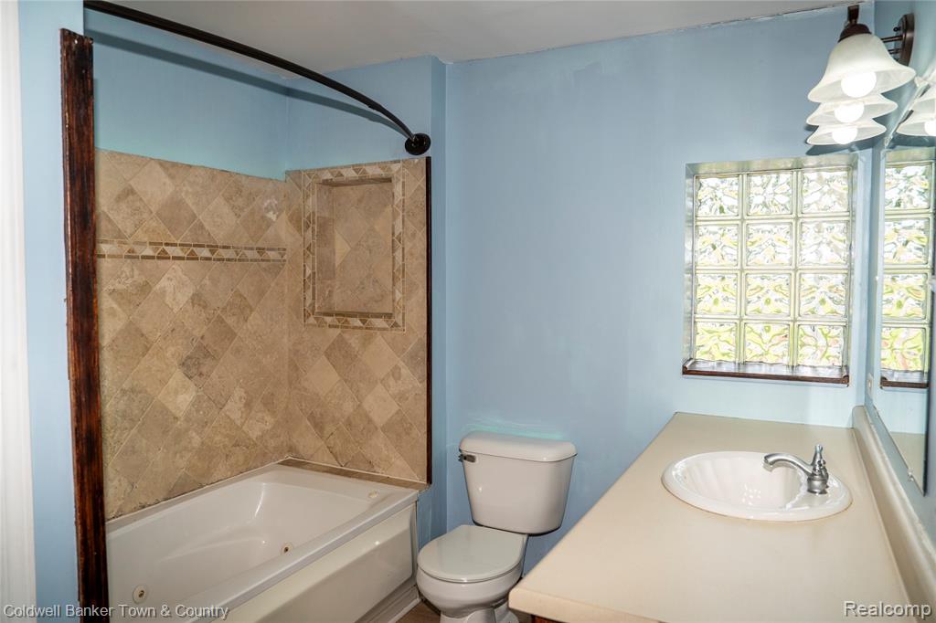 528 W Clinton Street, Howell, MI 48843 — Photo 17