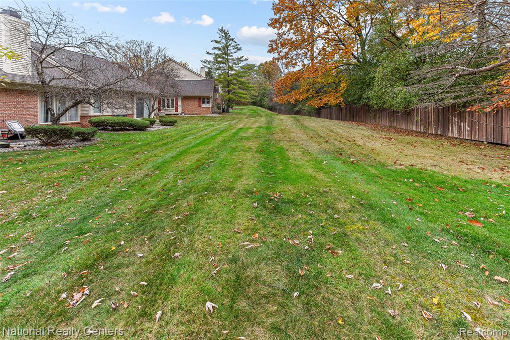6904 Pebble Park Circle, West Bloomfield, MI — Photo 4