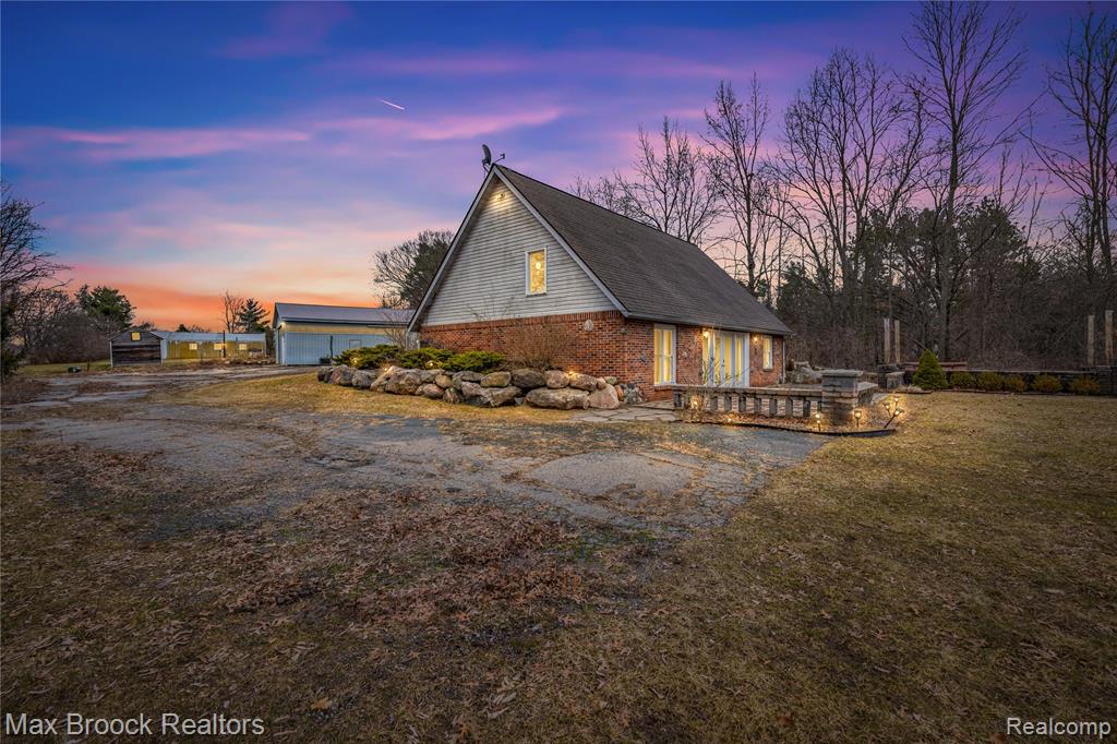 5186 Pinckney Road, Howell, MI 48843 — Photo 2