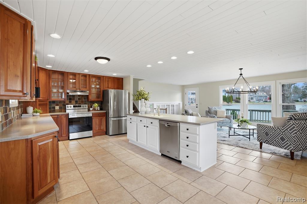 5370 Edgelake Drive, Pinckney, MI 48169 — Photo 5