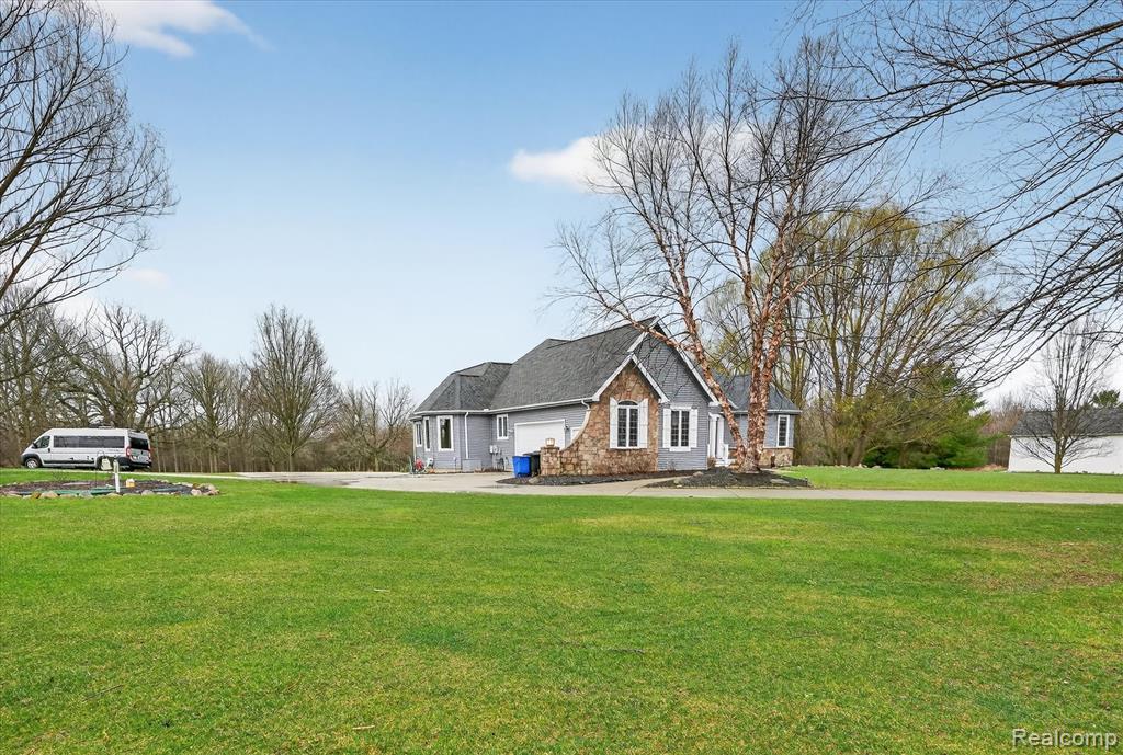 9254 Willowgate, Goodrich Vlg, MI — Photo 3