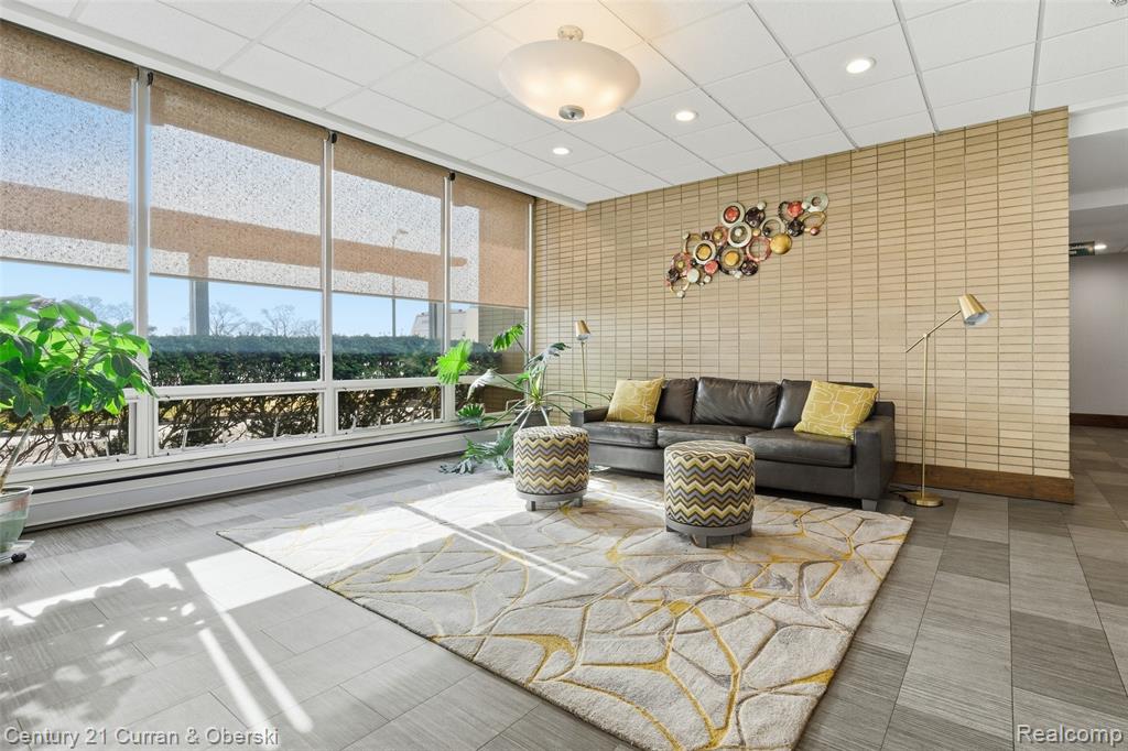 8900 E Jefferson Avenue, 112, Detroit, MI 48214 — Photo 2