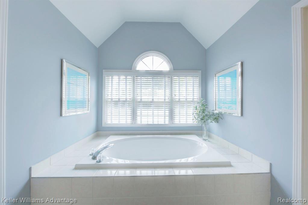 47694 EDINBURGH Drive, Plymouth, MI 48170 — Photo 59