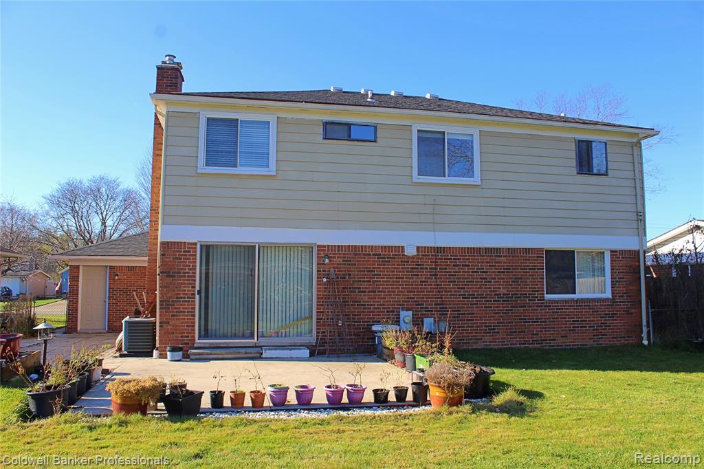 6586 CARRIAGE HILLS Drive, Canton, MI 48187 — Photo 39