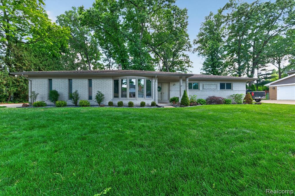 6646 Yarborough Drive, Utica, MI 48316 — Photo 5