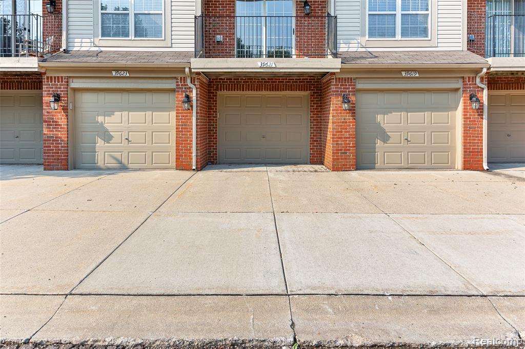 39621 SPRINGWATER Drive, Northville, MI — Photo 31