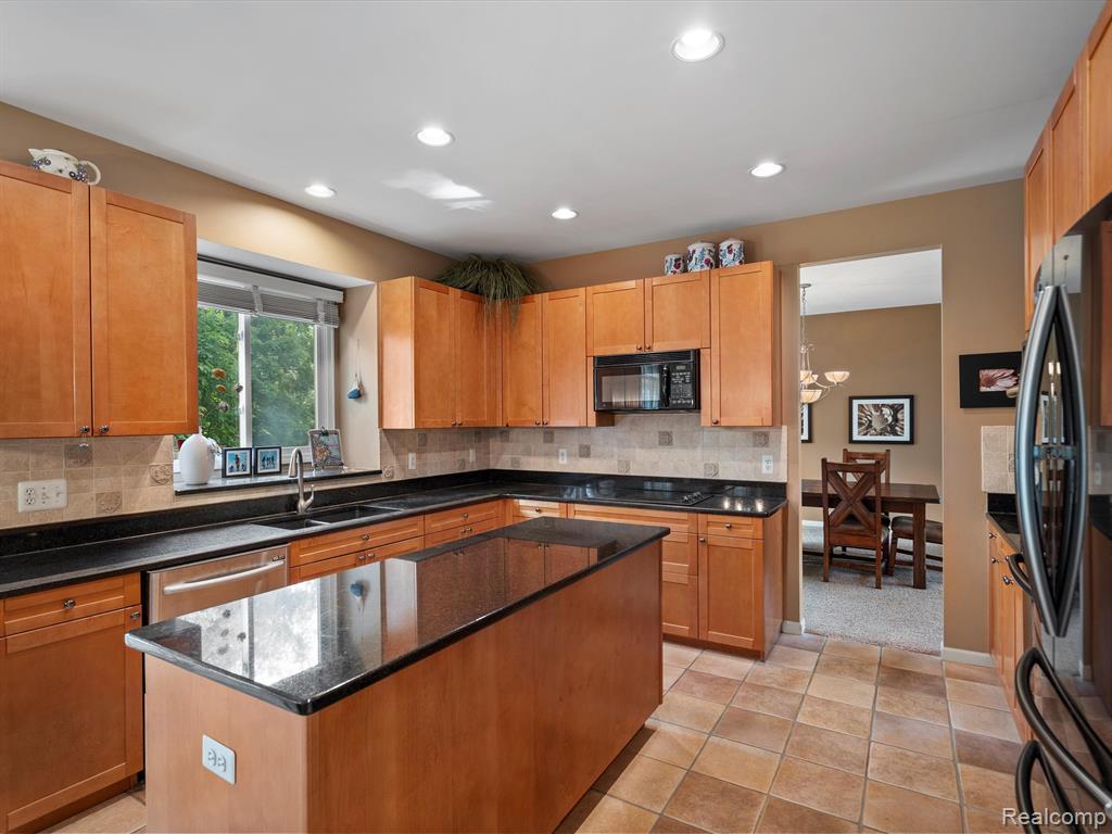 7253 CARLYLE, West Bloomfield, MI — Photo 19