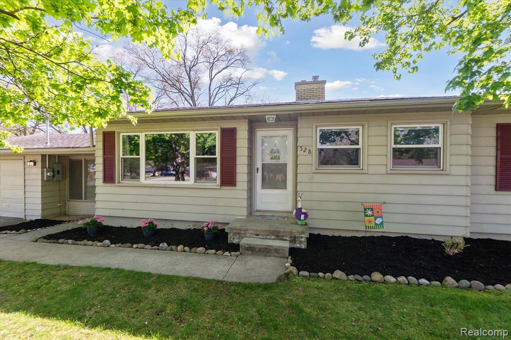 528 JAMES CONNIS Drive, Flushing, MI 48433 — Photo 4