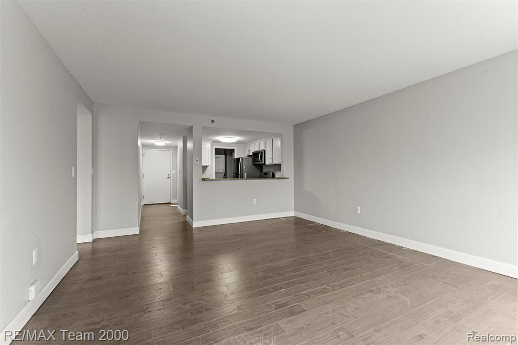 250 E HARBORTOWN Drive, 702, Detroit, MI 48207 — Photo 7