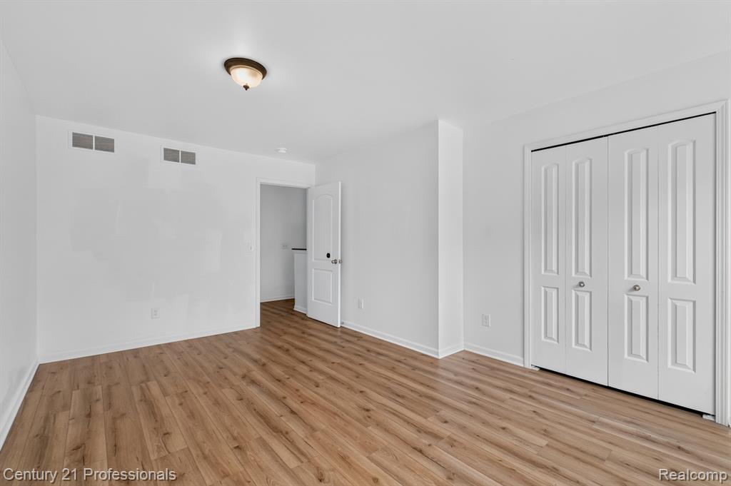 2042 Decker Road, Walled Lake, MI 48390 — Photo 29