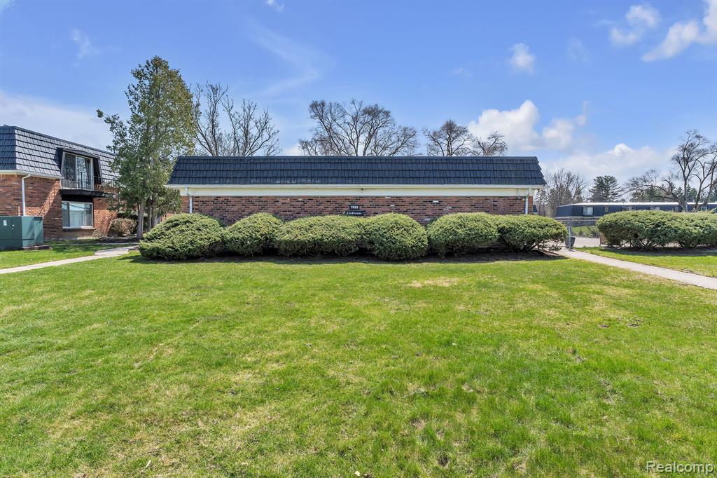 1842 COLONIAL VILLAGE Way, 2, Waterford, MI 48328 — Photo 34