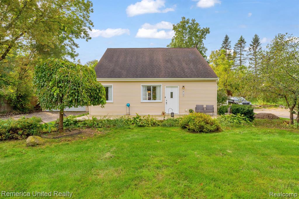 915 BRUSHWOOD Drive, Wolverine Lake, MI 48390 — Photo 26