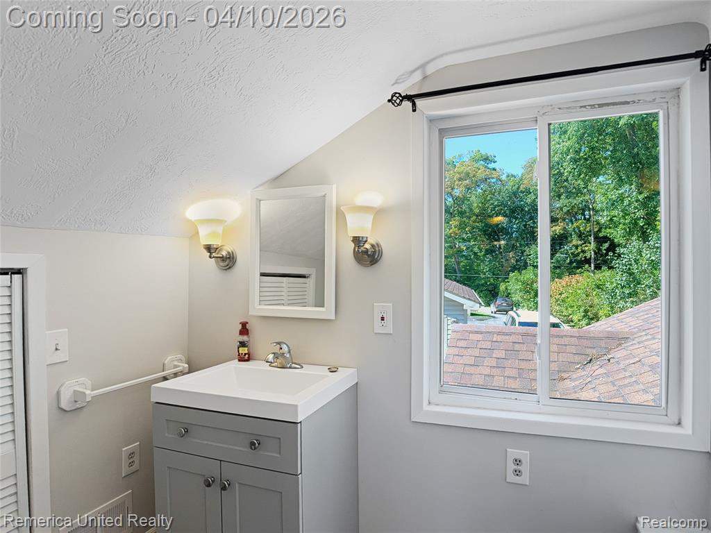 16431 Oak Hill Drive, Fenton, MI 48430 — Photo 43