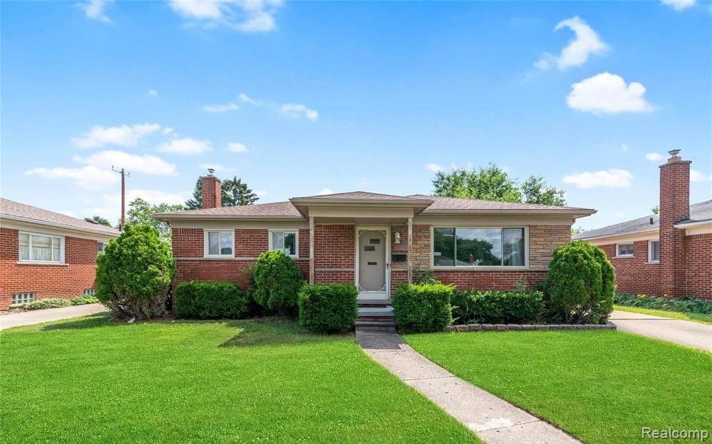 8484 BERWYN Street, Dearborn Heights, MI 48127 — front exterior