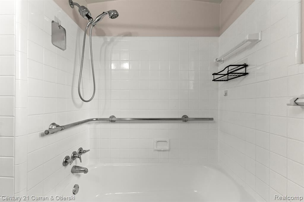 6701 ROSEMARY Street, Dearborn Heights, MI 48127 — Photo 14