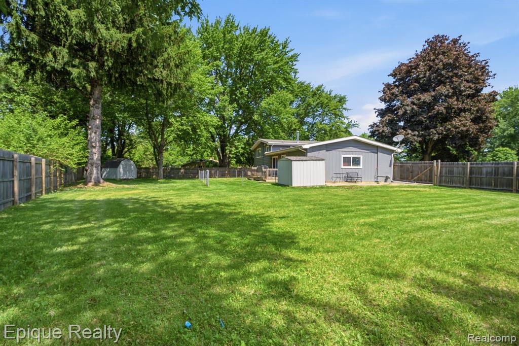 5370 Oaktree Court, Flint, MI 48532 — Photo 27